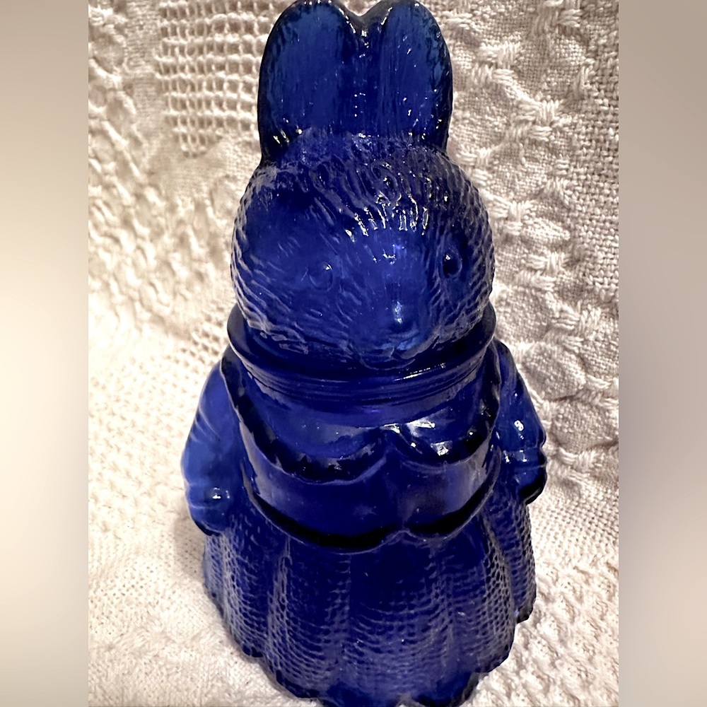 Cobalt Blue Glass Mama Bunny Rabbit Jar In Apron… Cottage  Farnhouse Easter - Picture 4 of 10